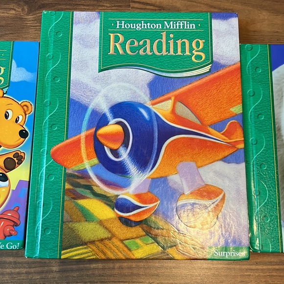 Books - Picture 2 of 6